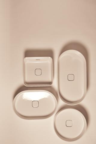 lavabi in ceramica della linea Strada II di Ideal Standard presentano angoli smussati, bordi eleganti e curve contemporanee, sono realizzati in diversi formati e progettati per garantire la massima flessibilità lavabi in ceramica della linea Strada II di Ideal Standard presentano angoli smussati, bordi eleganti e curve contemporanee, sono realizzati in diversi formati e progettati per garantire la massima flessibilità