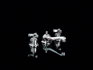 rubinetto Tribeca di Devon & Devon rivede in chiave Art Decò le tradizionali rubinetterie con leve a croce rubinetto Tribeca di Devon & Devon rivede in chiave Art Decò le tradizionali rubinetterie con leve a croce