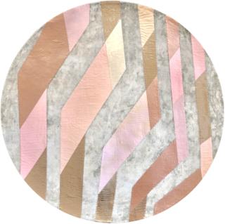 Il tappeto Tokyo (design Studio AquiliAlberg Architects per Illulian e Conceria Superior) è realizzato anche in versione tonda, con base seta grigio indaco e accostamenti di pelli vitello petalo, pink e gold pink per effetti di profondità di luce. Diametro 2,5 m. Il tappeto Tokyo (design Studio AquiliAlberg Architects per Illulian e Conceria Superior) è realizzato anche in versione tonda, con base seta grigio indaco e accostamenti di pelli vitello petalo, pink e gold pink per effetti di profondità di luce. Diametro 2,5 m.