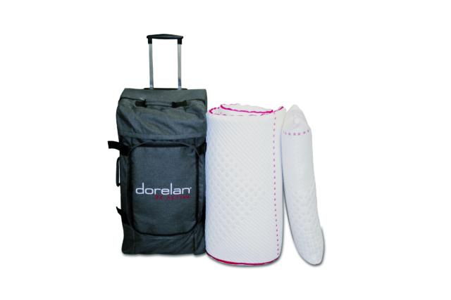 Per questo Dorelan, azienda specializzata nel settore Bedding da oltre 50 anni, ha messo a punto il set da viaggio ReActive® con topper, guanciale e trolley realizzati per assicurare, anche lontano da casa, il giusto comfort per dormire e un più facile adattamento del corpo al nuovo ambiente. La linea di materassi e cuscini ReActive® permette di ridurre i punti di pressione e contemporaneamente mantenere il perfetto allineamento muscolo-scheletrico, assicurando libertà di movimento e comfort indipendentemente dalla posizione assunta. È la prima linea di materassi e cuscini progettata scientificamente anche per migliorare le prestazioni degli sportivi, risultato di un approfondito studio sul legame tra sonno e sport effettuato da un comitato scientifico composto da medici, ricercatori e preparatori atletici ed è stato progettato utilizzando l’esclusiva Dual Technology Reactive® (unione sinergica di MyForm Memory ReActive® e Twin System ReActive®. Prezzo: 500 euro. www.dorelan.it Per questo Dorelan, azienda specializzata nel settore Bedding da oltre 50 anni, ha messo a punto il set da viaggio ReActive® con topper, guanciale e trolley realizzati per assicurare, anche lontano da casa, il giusto comfort per dormire e un più facile adattamento del corpo al nuovo ambiente. La linea di materassi e cuscini ReActive® permette di ridurre i punti di pressione e contemporaneamente mantenere il perfetto allineamento muscolo-scheletrico, assicurando libertà di movimento e comfort indipendentemente dalla posizione assunta. È la prima linea di materassi e cuscini progettata scientificamente anche per migliorare le prestazioni degli sportivi, risultato di un approfondito studio sul legame tra sonno e sport effettuato da un comitato scientifico composto da medici, ricercatori e preparatori atletici ed è stato progettato utilizzando l’esclusiva Dual Technology Reactive® (unione sinergica di MyForm Memory ReActive® e Twin System ReActive®. Prezzo: 500 euro. www.dorelan.it