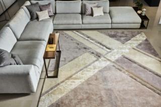 tappeto rettangolare Stilema di Ditre Italia: è realizzato completamente a mano con materiali di qualità ed è disponibile in tre versioni cromatiche e in due misure L 300 x 200 cm e L 400 x P 300 cm. Prezzo, Iva esclusa, a partire da 2.490 tappeto rettangolare Stilema di Ditre Italia: è realizzato completamente a mano con materiali di qualità ed è disponibile in tre versioni cromatiche e in due misure L 300 x 200 cm e L 400 x P 300 cm. Prezzo, Iva esclusa, a partire da 2.490