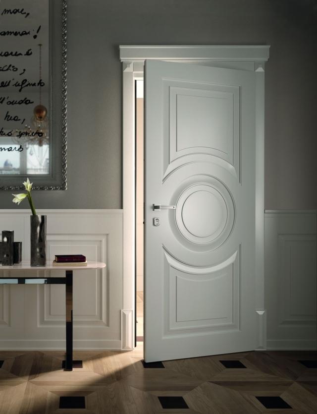 porta blindata pantografata della collezione Regina di Garofoli dotata di basette, diamanti e cimasa porta blindata pantografata della collezione Regina di Garofoli dotata di basette, diamanti e cimasa