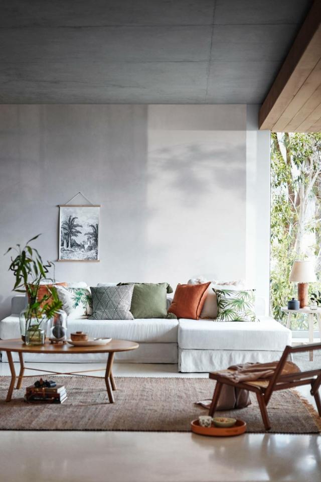 tappeto rettangolare in pura juta art. 0718780001 di H&M Home è la soluzione ideale in un soggiorno eclettico. La colorazione antracite e naturale lo rende facile da ambientare. Misura L 200 x P 300 cm. Prezzo 179 euro tappeto rettangolare in pura juta art. 0718780001 di H&M Home è la soluzione ideale in un soggiorno eclettico. La colorazione antracite e naturale lo rende facile da ambientare. Misura L 200 x P 300 cm. Prezzo 179 euro