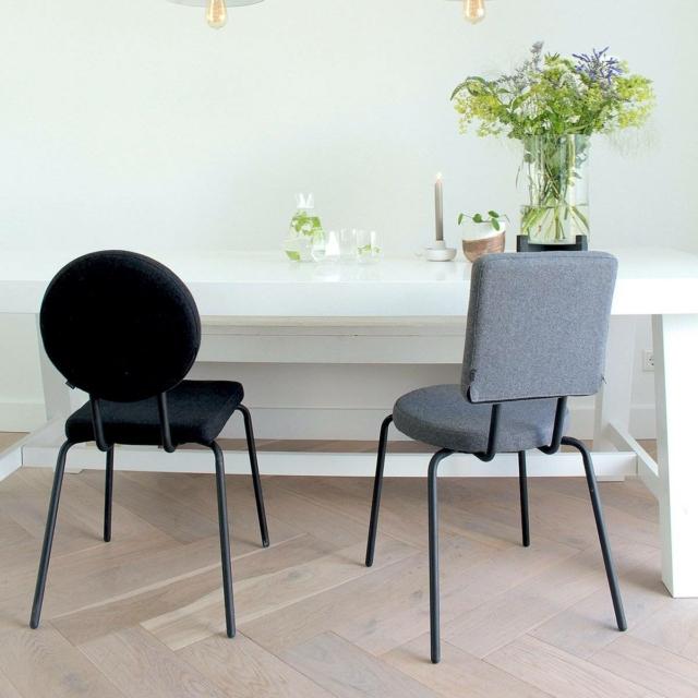 Option di Puik in vendita su Lovethesign è la seduta imbottita con una forma leggera sottolineata dalla sottile struttura in acciaio verniciato nero Option di Puik in vendita su Lovethesign è la seduta imbottita con una forma leggera sottolineata dalla sottile struttura in acciaio verniciato nero