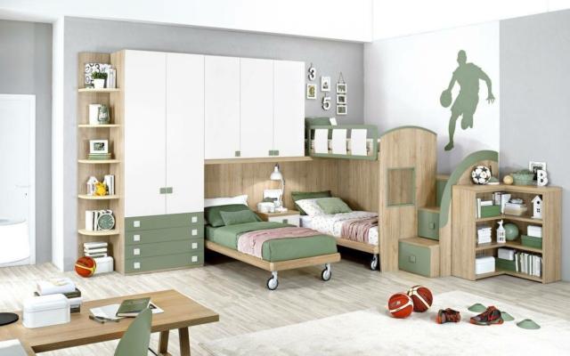 dedicata a tre fratelli la cameretta di Mondo Convenienza: è dominata dalla presenza del grande armadio sotto cui trovano posto i due letti con ruote; il terzo letto è collocato sul pratico soppalco dedicata a tre fratelli la cameretta di Mondo Convenienza: è dominata dalla presenza del grande armadio sotto cui trovano posto i due letti con ruote; il terzo letto è collocato sul pratico soppalco