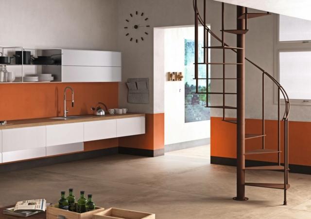 Scala a chiocciola Slim di Fontanot in acciaio con finitura corten Scala a chiocciola Slim di Fontanot in acciaio con finitura corten