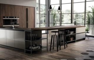 cucina aperta sul living con bancone snack e basi in Pet effetto inox e con top in Dekton Sirius Kalì di Arredo3 cucina aperta sul living con bancone snack e basi in Pet effetto inox e con top in Dekton Sirius Kalì di Arredo3