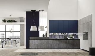 cucina con pensili molto alti blu Loft Wall e Loft Soft di Arrex cucina con pensili molto alti blu Loft Wall e Loft Soft di Arrex