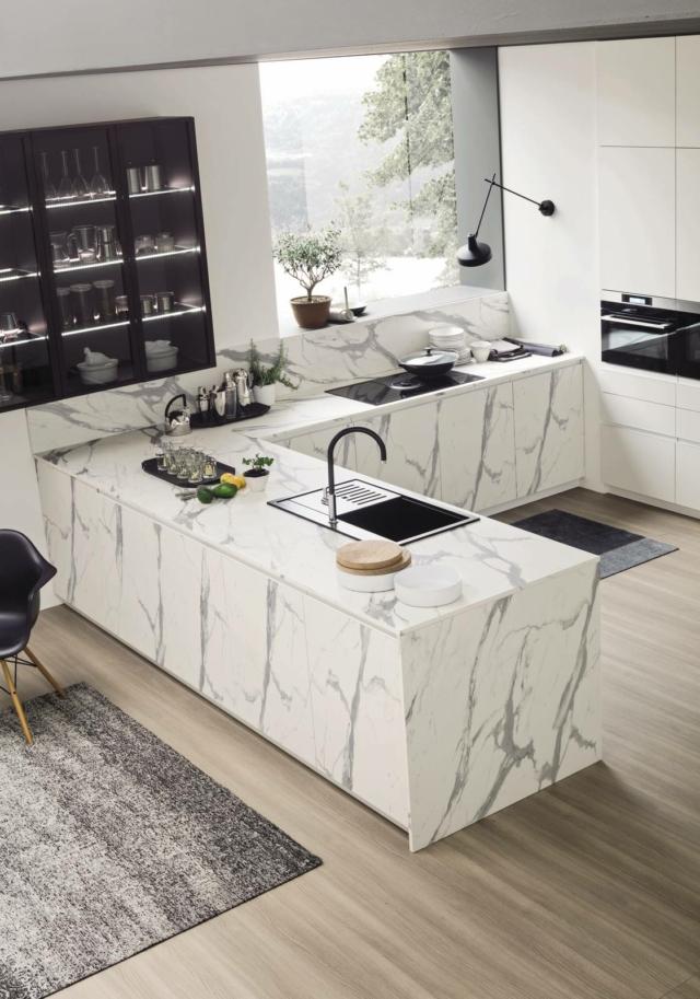 cucina con penisola Loft Urban di Arrex in finitura laminato Calacatta cucina con penisola Loft Urban di Arrex in finitura laminato Calacatta