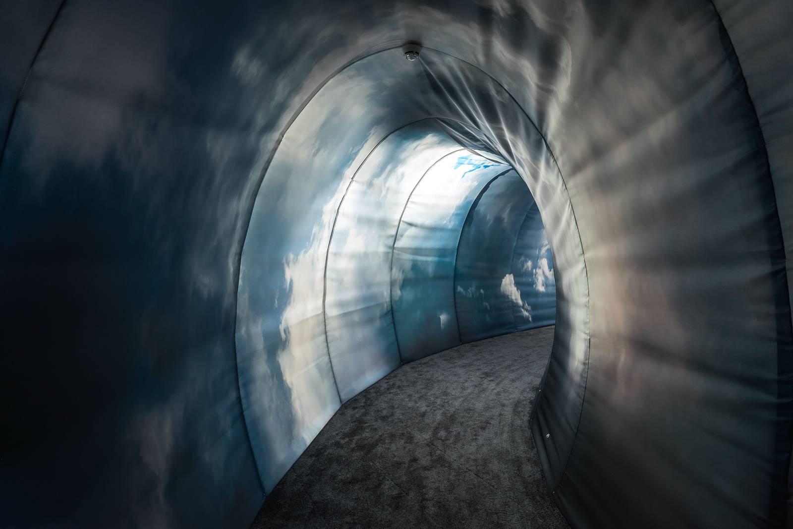 Interno nuova sede Duka a Bressanone (Bz): tunnel di accesso allo show-room