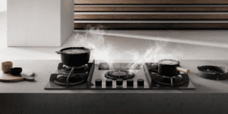 Novità in cucina: piano aspirante a gas e piano a induzione con bilancia integrata