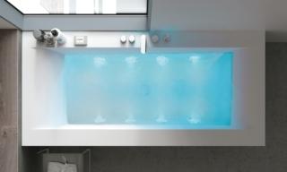vasca idromassaggio Rio di Hafro® in Tecnotek dal design minimal è dotata di 8 jet idromassaggio a filo vasca integrati nella superficie e retroilluminati per la cromoterapia vasca idromassaggio Rio di Hafro® in Tecnotek dal design minimal è dotata di 8 jet idromassaggio a filo vasca integrati nella superficie e retroilluminati per la cromoterapia
