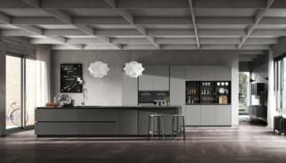 cucina con isola Color Trend di Stosa Cucine con ante basi lisce tonalità neutra e dotata di bancone snack laterale cucina con isola Color Trend di Stosa Cucine con ante basi lisce tonalità neutra e dotata di bancone snack laterale