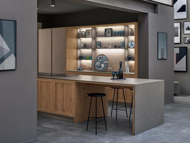 cucina con isola (ante a telaio in Rovere Nodoso Chiaro) Milano di Veneta Cucine cucina con isola (ante a telaio in Rovere Nodoso Chiaro) Milano di Veneta Cucine