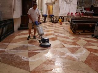 5-pulizia-interno-tempio