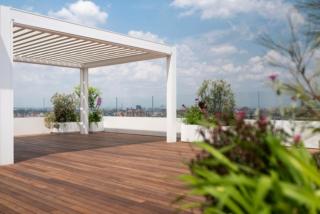 pergola Kedry di Ke: lamelle regolano luce, tende proteggono da vento e pioggia pergola Kedry di Ke: lamelle regolano luce, tende proteggono da vento e pioggia