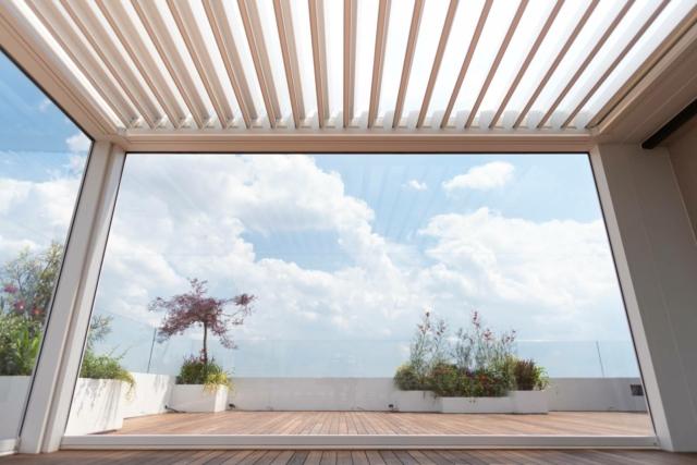 Per riprogettare l’ampia zona outdoor, il proprietario del superattico ha contattato KE Store 3s di Milano. Per riprogettare l’ampia zona outdoor, il proprietario del superattico ha contattato KE Store 3s di Milano.