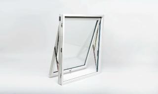 Prolux Swing di Oknoplast è una finestra basculante che si apre totalmente all’esterno. È dotata di blocco di apertura per la sicurezza dei bambini. Prolux Swing di Oknoplast è una finestra basculante che si apre totalmente all’esterno. È dotata di blocco di apertura per la sicurezza dei bambini.