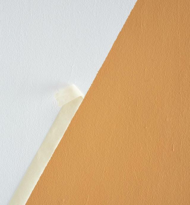 parete bicolore bianco e ocra per differenziare una zona della stanza parete bicolore bianco e ocra per differenziare una zona della stanza