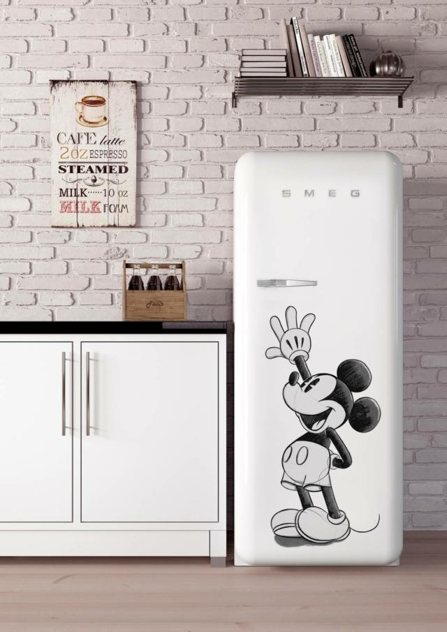 frigorifero Smeg FAB28RDMM4 versione Topolino Disney frigorifero Smeg FAB28RDMM4 versione Topolino Disney