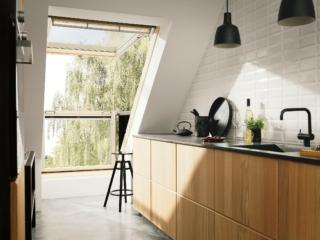balcone finestra cabrio di velux: Con Balcone Velux Cabrio® di Velux la finestra sul tetto diventa balcone sul tetto, perché la metà superiore si apre come un tradizionale serramento per falda. FIN-Slide Nova-line di Finstral è una portafinestra alzante scorrevole, con anta di aerazione Vent Cristal, esterno alluminio bronzo chiaro, interno legno abete bianco perla. www.velux.it balcone finestra cabrio di velux: Con Balcone Velux Cabrio® di Velux la finestra sul tetto diventa balcone sul tetto, perché la metà superiore si apre come un tradizionale serramento per falda. FIN-Slide Nova-line di Finstral è una portafinestra alzante scorrevole, con anta di aerazione Vent Cristal, esterno alluminio bronzo chiaro, interno legno abete bianco perla. www.velux.it