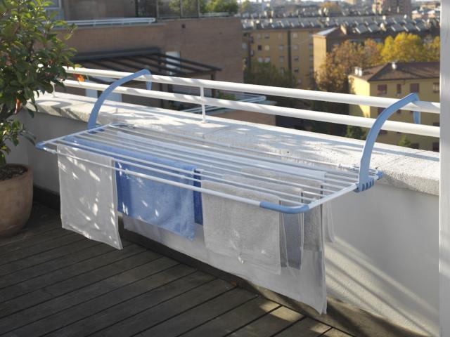 Gimi Brezza Extend è uno stendibiancheria da balcone estensibile. www.gimi.eu/it Gimi Brezza Extend è uno stendibiancheria da balcone estensibile. www.gimi.eu/it