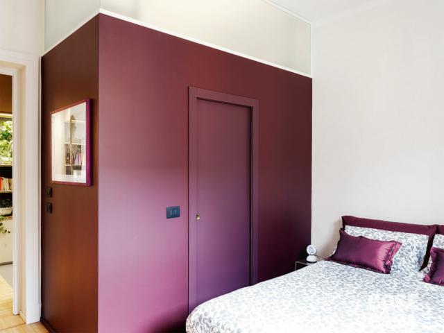 camera matrimoniale, letto, cabina armadio tinteggiata color bordeaux camera matrimoniale, letto, cabina armadio tinteggiata color bordeaux