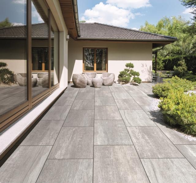 pavimenti per esterni Younique di Bagattini in pietra ricostruita Hi-Tech con finiture cemento, legno, marmo e pietra pavimenti per esterni Younique di Bagattini in pietra ricostruita Hi-Tech con finiture cemento, legno, marmo e pietra