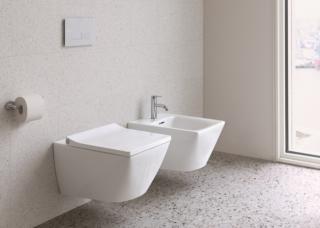 Sono sospesi i sanitari della serie Viu di Duravit in ceramica bianca bidet e wc Sono sospesi i sanitari della serie Viu di Duravit in ceramica bianca bidet e wc