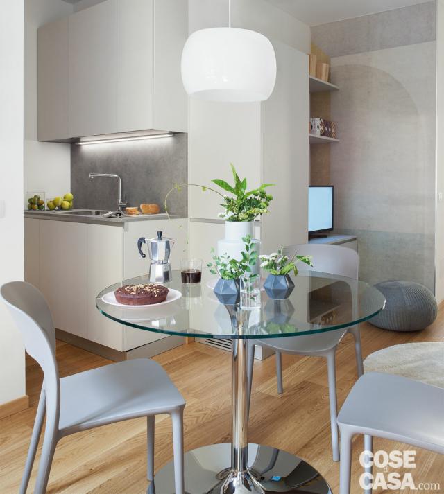 bilocale, zona pranzo, tavolo, lampada a sospensione, angolo cottura, area tv, pavimento in parquet bilocale, zona pranzo, tavolo, lampada a sospensione, angolo cottura, area tv, pavimento in parquet