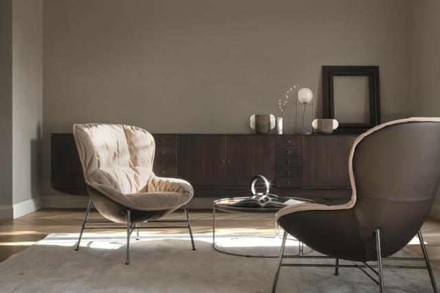 Softy di Ditre Italia è la poltrona con un aspetto solido e morbido, messo in risalto dal rivestimento in pregiata pelle che ne sottolinea il design vintage così come il basamento in metallo Softy di Ditre Italia è la poltrona con un aspetto solido e morbido, messo in risalto dal rivestimento in pregiata pelle che ne sottolinea il design vintage così come il basamento in metallo