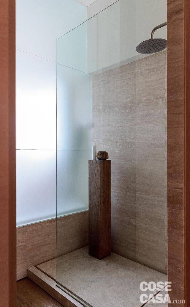 bagno, parete vetrata, doccia in muratura, rivestimenti in marmo, soffione bagno, parete vetrata, doccia in muratura, rivestimenti in marmo, soffione