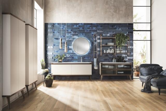 sistema di contenimento Diesel Open Workshop di Scavolini si compone nella soluzione in foto di una coppia di armadi a parete con profondità di 20 cm in Decorativo Soft Beige, come per le ante sotto lavabo sistema di contenimento Diesel Open Workshop di Scavolini si compone nella soluzione in foto di una coppia di armadi a parete con profondità di 20 cm in Decorativo Soft Beige, come per le ante sotto lavabo