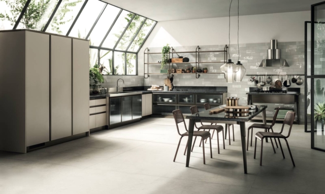 cucina chiara in stile industrial scavolini Diesel Open Workshop tavolo al centro cucina chiara in stile industrial scavolini Diesel Open Workshop tavolo al centro