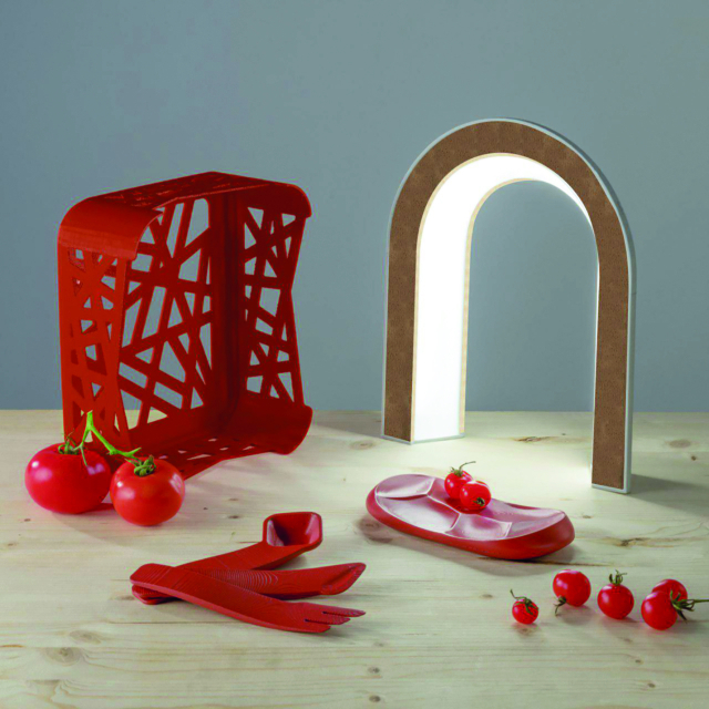 Centrotavola con base in “pelle di vacchetta” collezione Tomato Pensiero Materia di Luca Alessandrini e Henry & Co Centrotavola con base in “pelle di vacchetta” collezione Tomato Pensiero Materia di Luca Alessandrini e Henry & Co