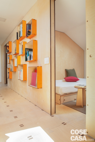 particolare del soppalco raggiungibile dalla scala che contiene