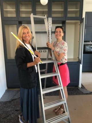 io e la cliente , montaggio cucina