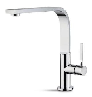 Il miscelatore per cucina Maki 71823 di Newform ha una maniglia sottile e sagomata che agevola la presa e i comandi. È disponibile con diverse forme della canna girevole, da tonda a quadra. In ottone cromato, con bocca alta 25 cm, prezzo 336 euro. www.newform.it Il miscelatore per cucina Maki 71823 di Newform ha una maniglia sottile e sagomata che agevola la presa e i comandi. È disponibile con diverse forme della canna girevole, da tonda a quadra. In ottone cromato, con bocca alta 25 cm, prezzo 336 euro. www.newform.it
