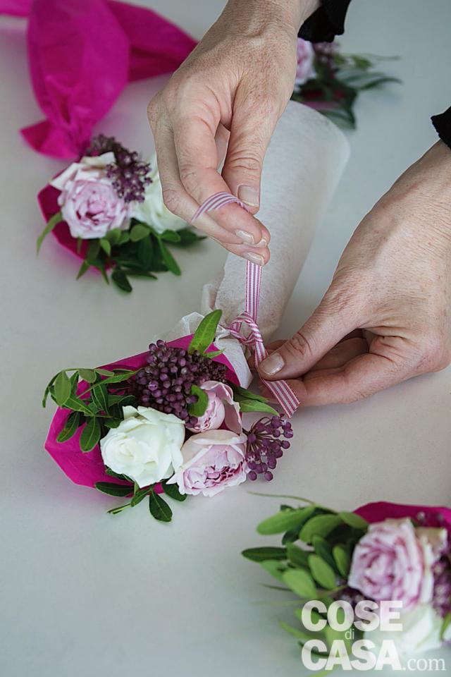 mini bouquet: stringere con un nastrino colorato mini bouquet: stringere con un nastrino colorato