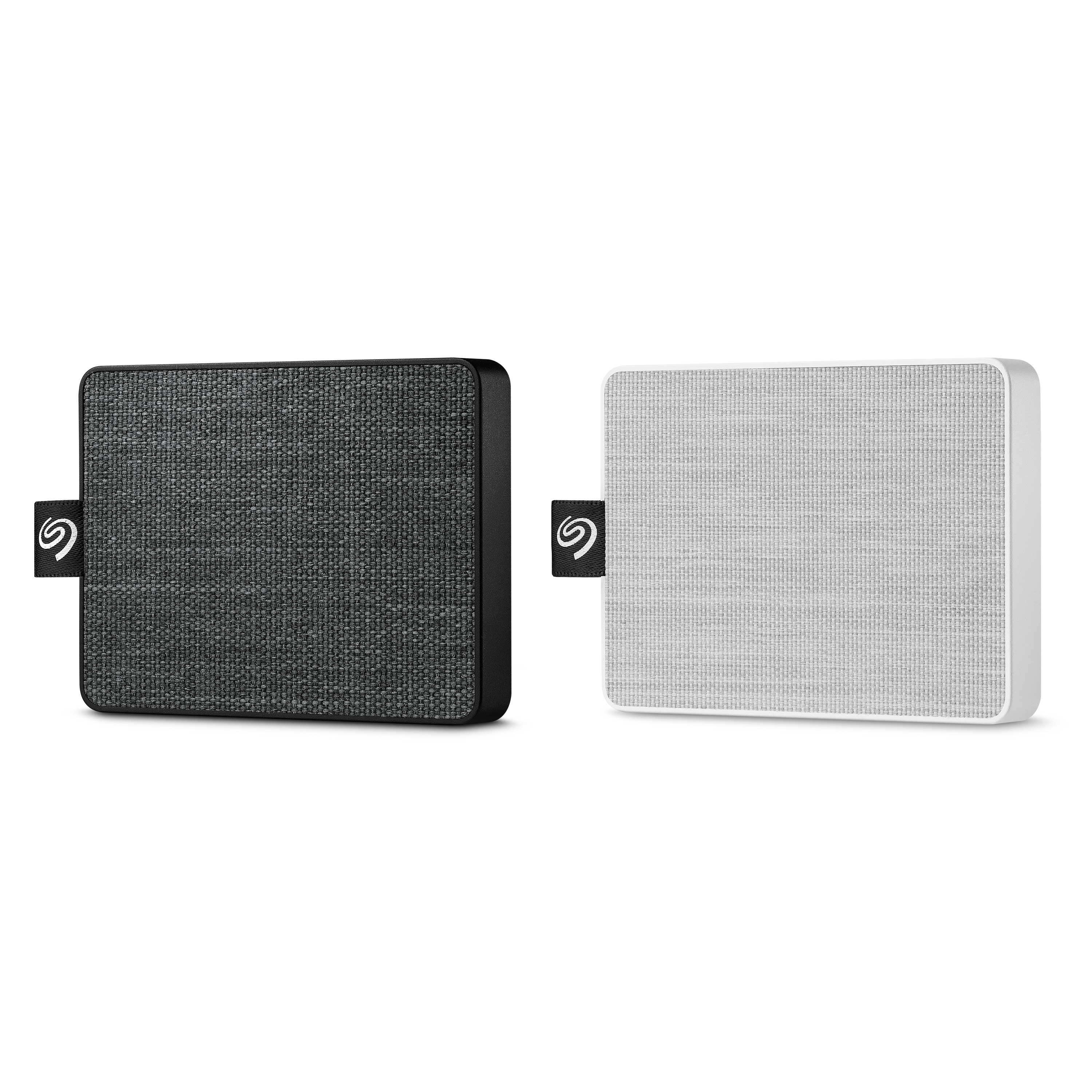 Veloce e piccola quanto una carta di credito, One Touch SSD di Seagate offre trasferimenti tramite USB 3.0 con la stessa rapidità delle unità SSD, oltre al backup continuo e all'accesso ad app come Mylio e Adobe. Si caratterizza quindi come una soluzione portatile e tascabile che consente di visualizzare, modificare e organizzare senza problemi, raccolte di foto e video, memorizzate direttamente dall’unità, anche di grandi dimensioni. Capacità da 500 GB o 1 TB. www.seagate.com