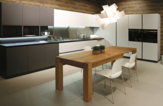 cucina angolare Look di Snaidero con piano e struttura nella finitura grigia Quaercia Bricola e tavolo allungabile cucina angolare Look di Snaidero con piano e struttura nella finitura grigia Quaercia Bricola e tavolo allungabile