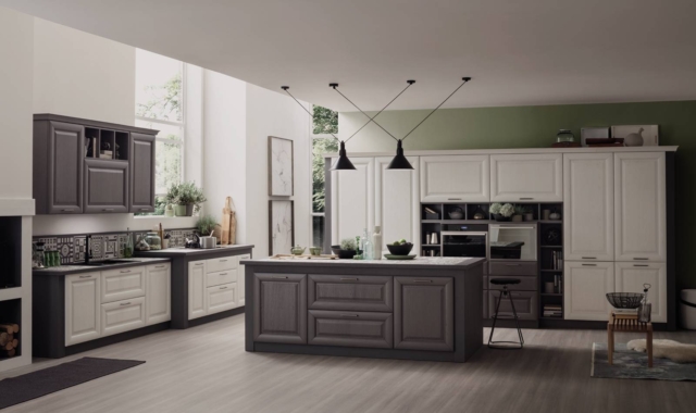Cucina Lola di Arrex in finitura décapé nei colori di tendenza colore antracite e ghiaccio Cucina Lola di Arrex in finitura décapé nei colori di tendenza colore antracite e ghiaccio