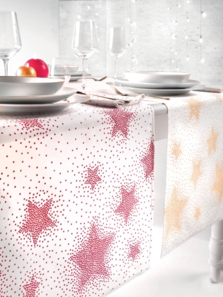 runner stampato con glitter su raso di puro cotone per tavola natale Galaxy di Gabel runner stampato con glitter su raso di puro cotone per tavola natale Galaxy di Gabel