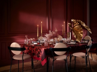 tovaglia in puro cotone rossa tavola di Natale di H&M Home tovaglia in puro cotone rossa tavola di Natale di H&M Home