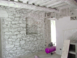 la parete in pietra quasi ultimata