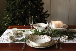 servizio in Fine Bone China & 24K Gold con il bordino e i dettagli in oro 24 carati Noel Oro di Taitù servizio in Fine Bone China & 24K Gold con il bordino e i dettagli in oro 24 carati Noel Oro di Taitù