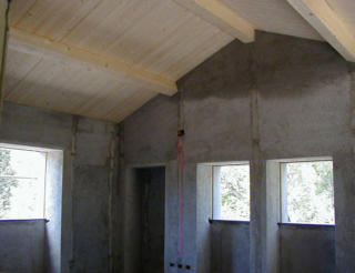 tetto finito si iniziano gli intonaci