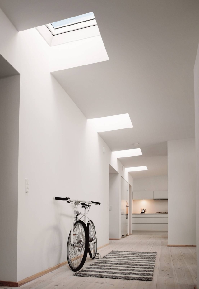 inestre per tetti piani Velux con basamento isolato di pvc estruso e vetrata basso-emissiva inestre per tetti piani Velux con basamento isolato di pvc estruso e vetrata basso-emissiva