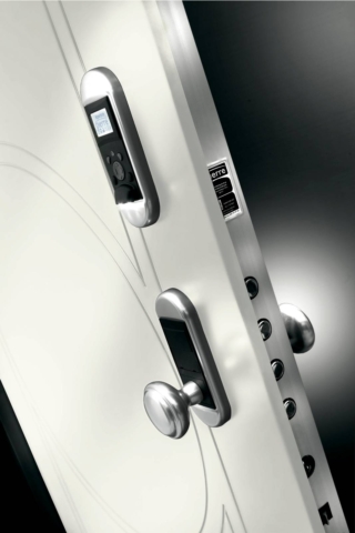 porta blindata senza chiavi con sistema a tessera con microchip gestibile anche da remoto Elettra di Dierre porta blindata senza chiavi con sistema a tessera con microchip gestibile anche da remoto Elettra di Dierre