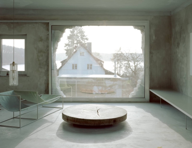Antivilla (progetto Brandlhuber+ Emde, Burlon) a Krampnitz (Germania, 2010–15), ©Future Documentation / Erica Overmeer / Courtesy Brandlhuber+Emde, Burlon. Antivilla (progetto Brandlhuber+ Emde, Burlon) a Krampnitz (Germania, 2010–15), ©Future Documentation / Erica Overmeer / Courtesy Brandlhuber+Emde, Burlon.